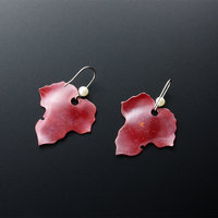 Red autumn leaf earrings of Japanese Hido patina