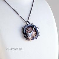 (C) KAZNESQ: Art Deco style Circle Frame and Openwork Ginkgo Pendant Necklace
