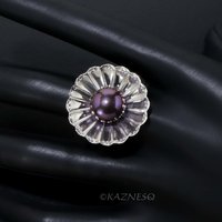 Watch the Light Dance on Your Finger! Freshwater Pearl Silver Ring with Flower Motif