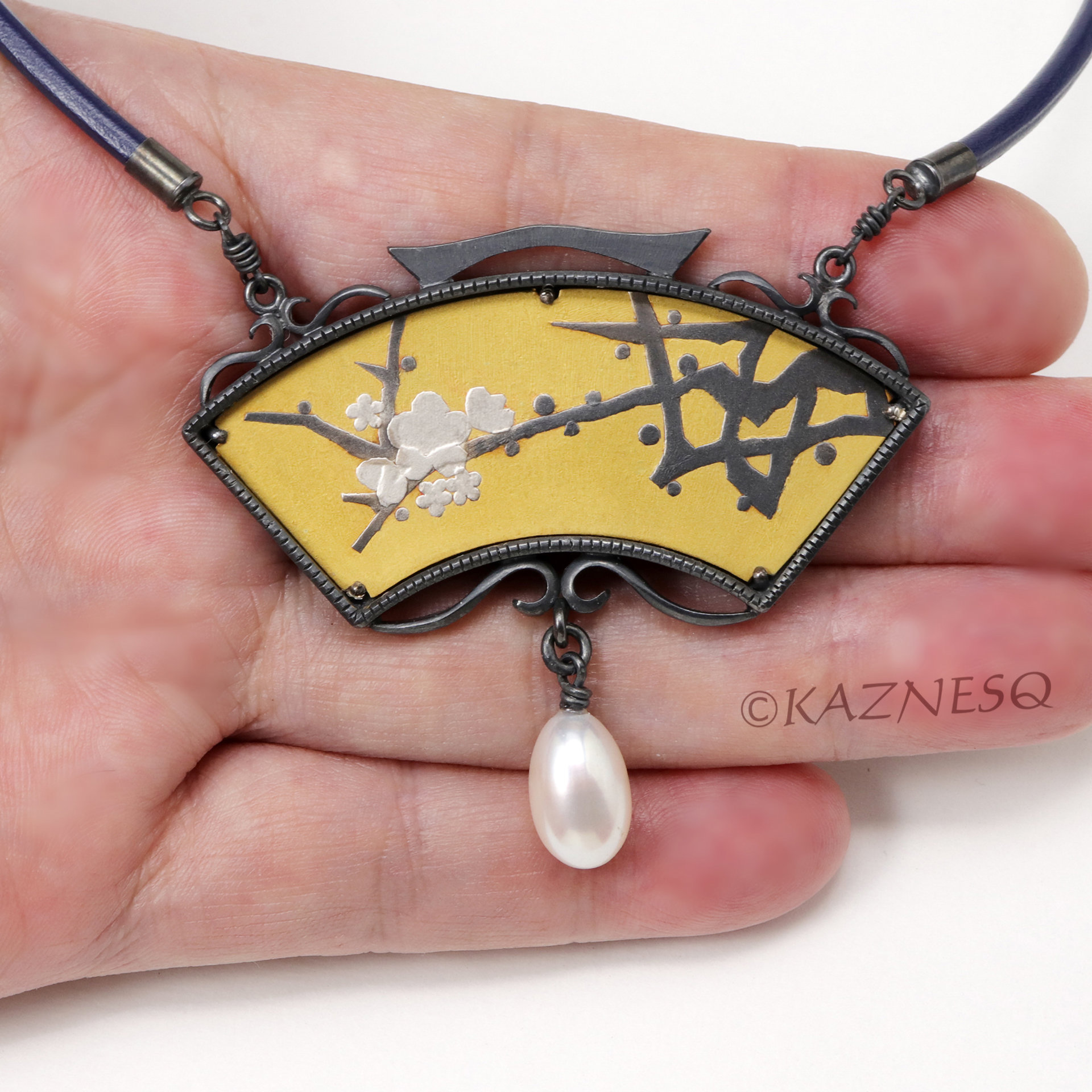 (C) KAZNESQ:Japanese art Keum Boo necklace of white plum blossoms