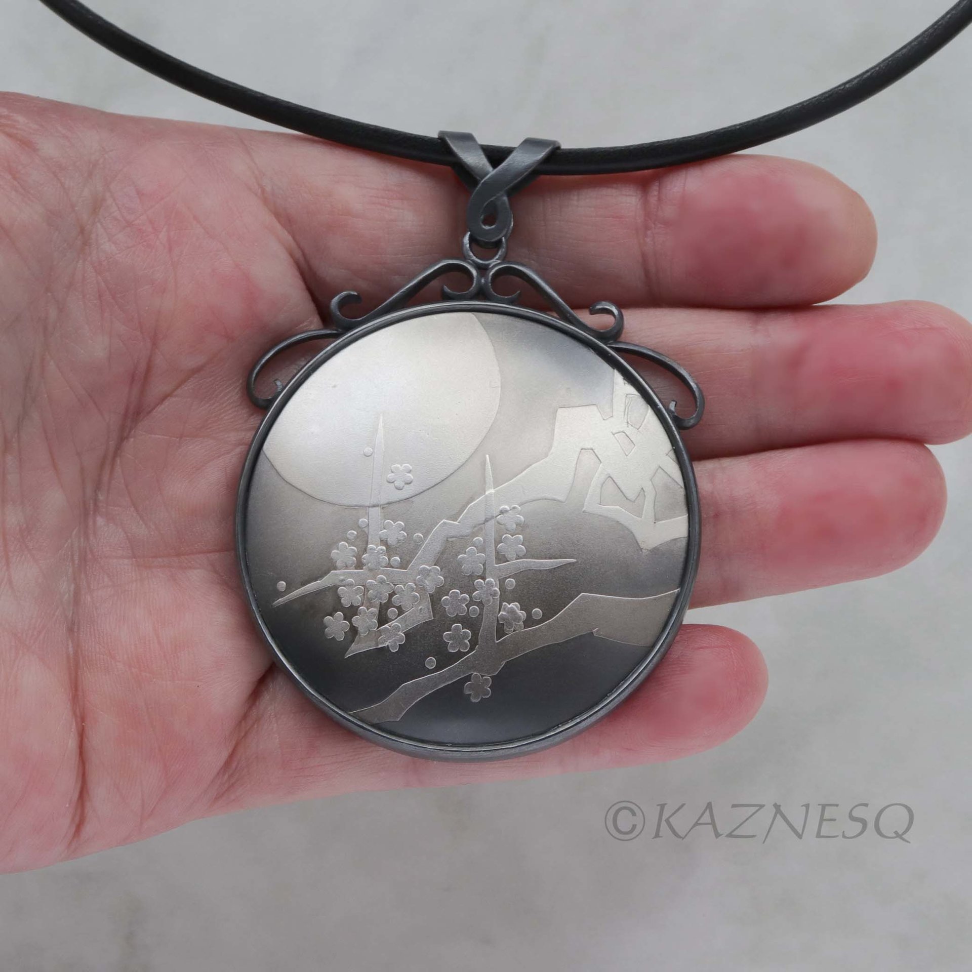(C) KAZNESQ: The moon and blossoms Keum Boo silver circle pendant necklace