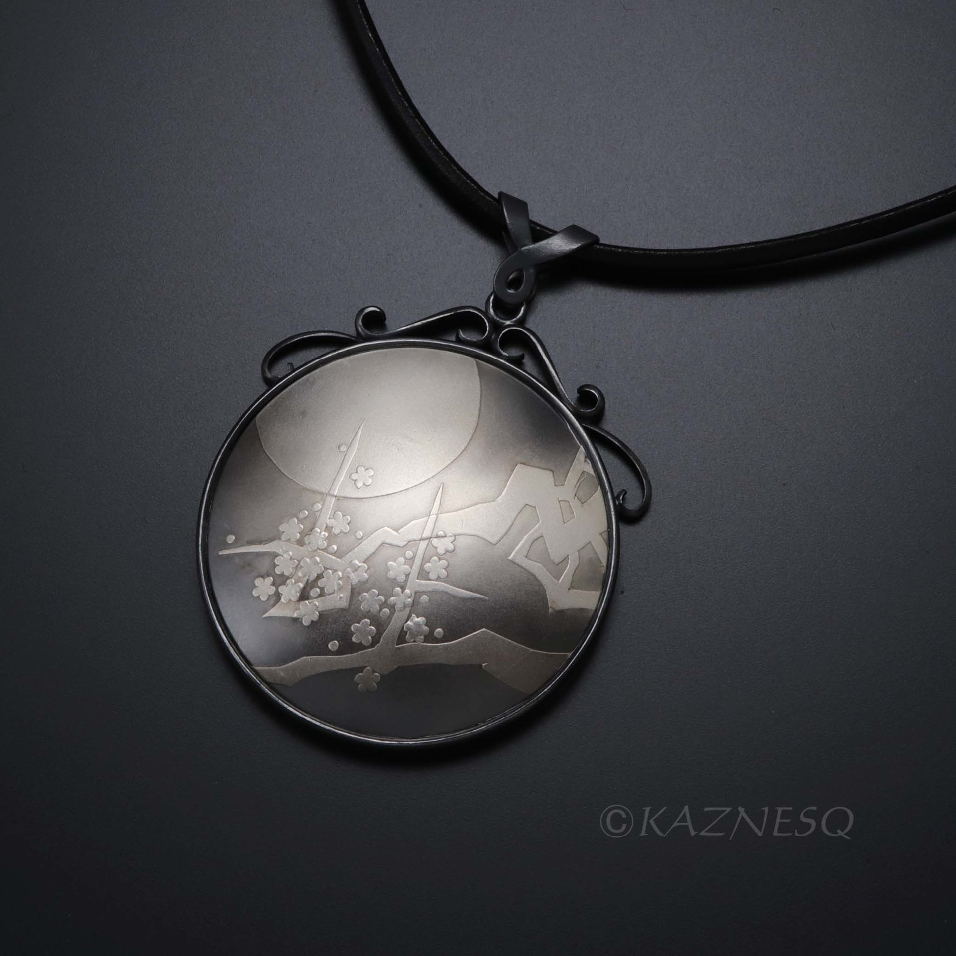 (C) KAZNESQ: The moon and blossoms Keum Boo silver circle pendant necklace
