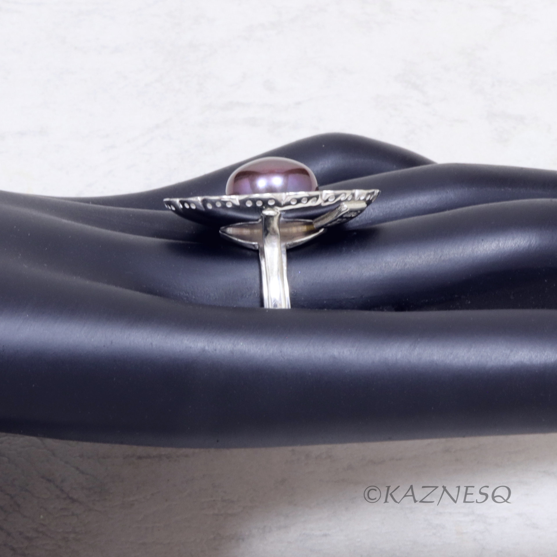 Watch the Light Dance on Your Finger! Freshwater Pearl Silver Ring with Flower Motif