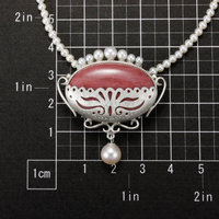 Pink stone oval silver pendant with pearls