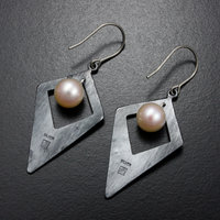 SOLD: Diamond shape Keum Boo pearl earrings