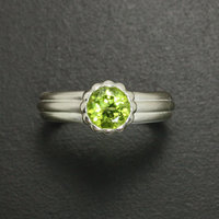 SOLD: Semicylindrical pattern sterling ring with a round peridot