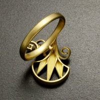 Arch and scroll 18K gold ring with a diamond