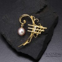F clef motif diamond and freshwater pearl 18K gold brooch