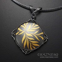(C) KAZNESQ: Thriving leaves round Keum Boo pendant