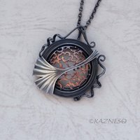 (C) KAZNESQ: Art Deco style Circle Frame and Openwork Ginkgo Pendant Necklace