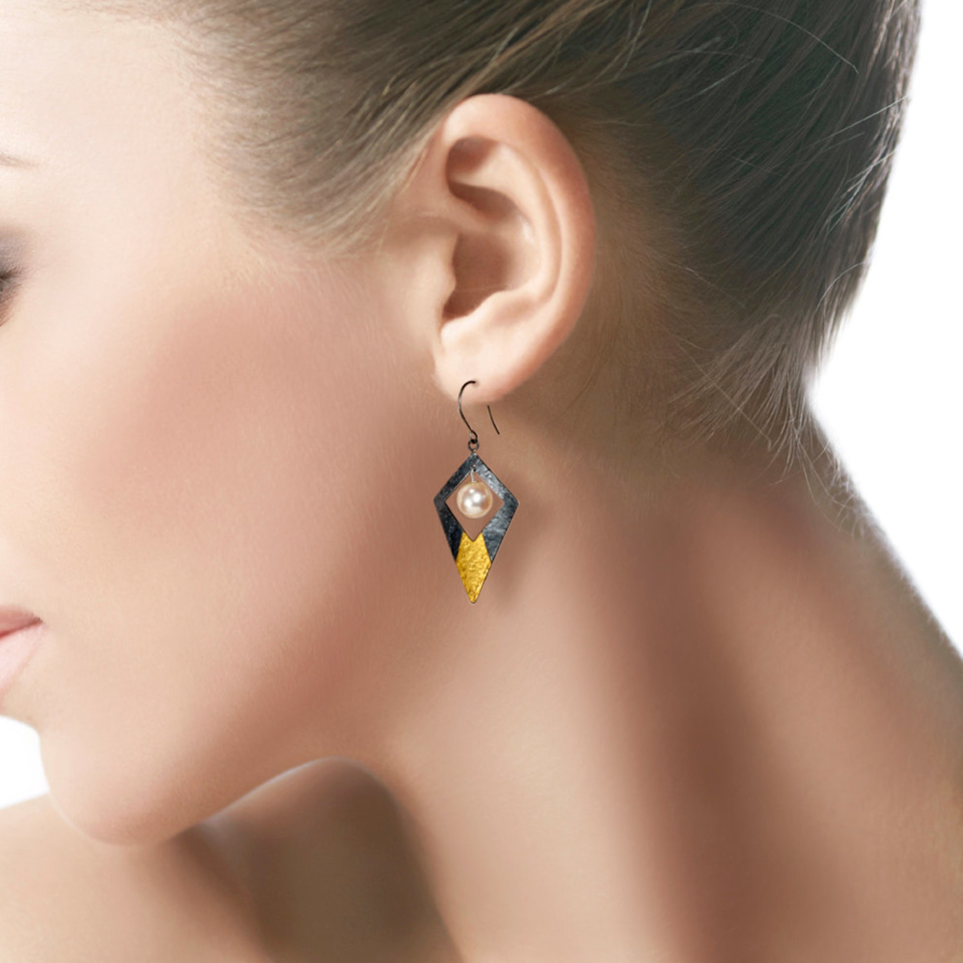 SOLD: Diamond shape Keum Boo pearl earrings