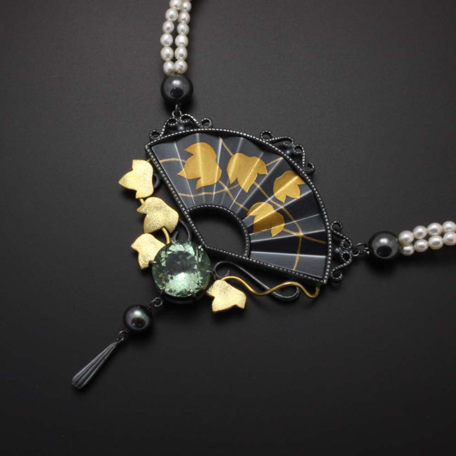 Amethyst and pearl necklace of ivy and fan motif