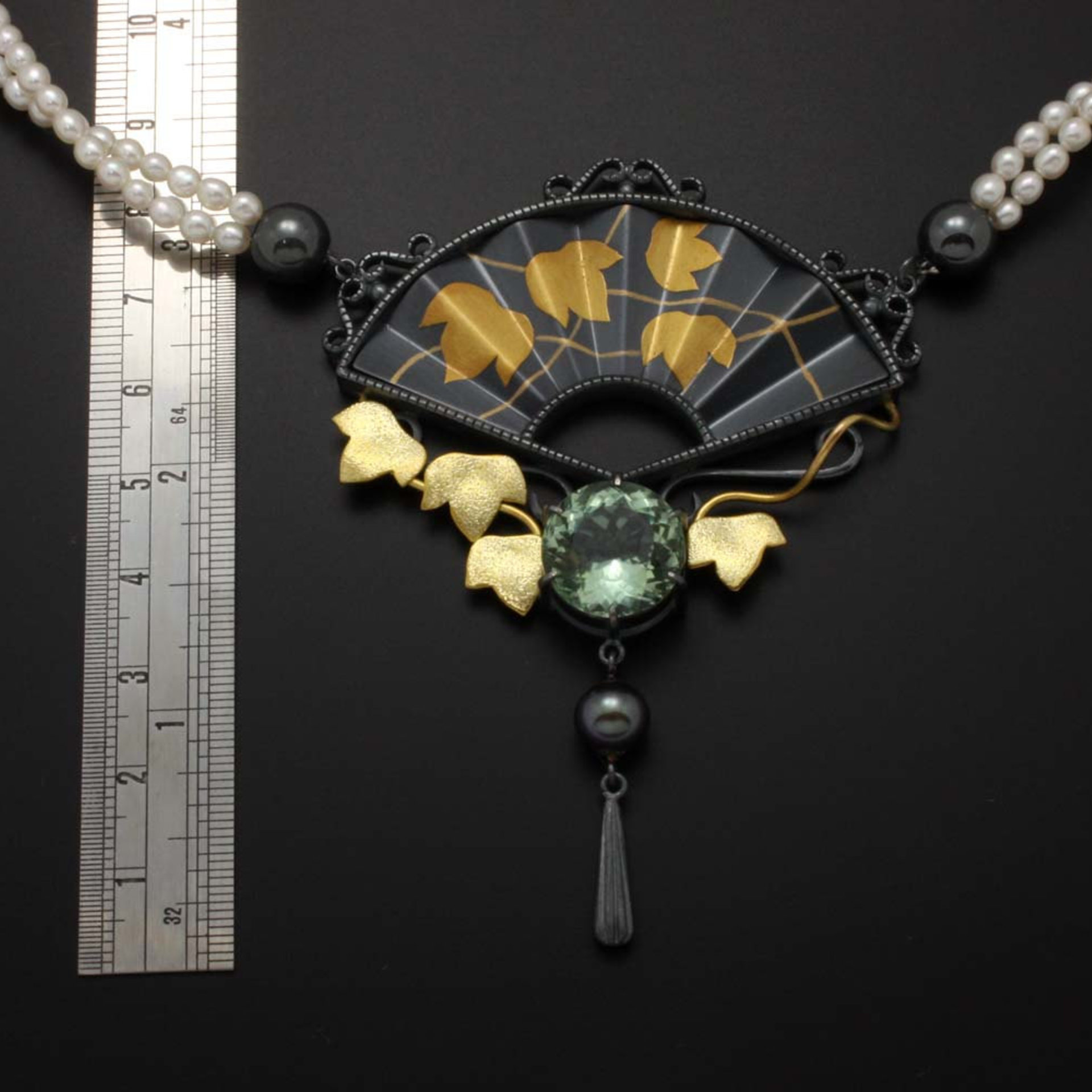 Amethyst and pearl necklace of ivy and fan motif