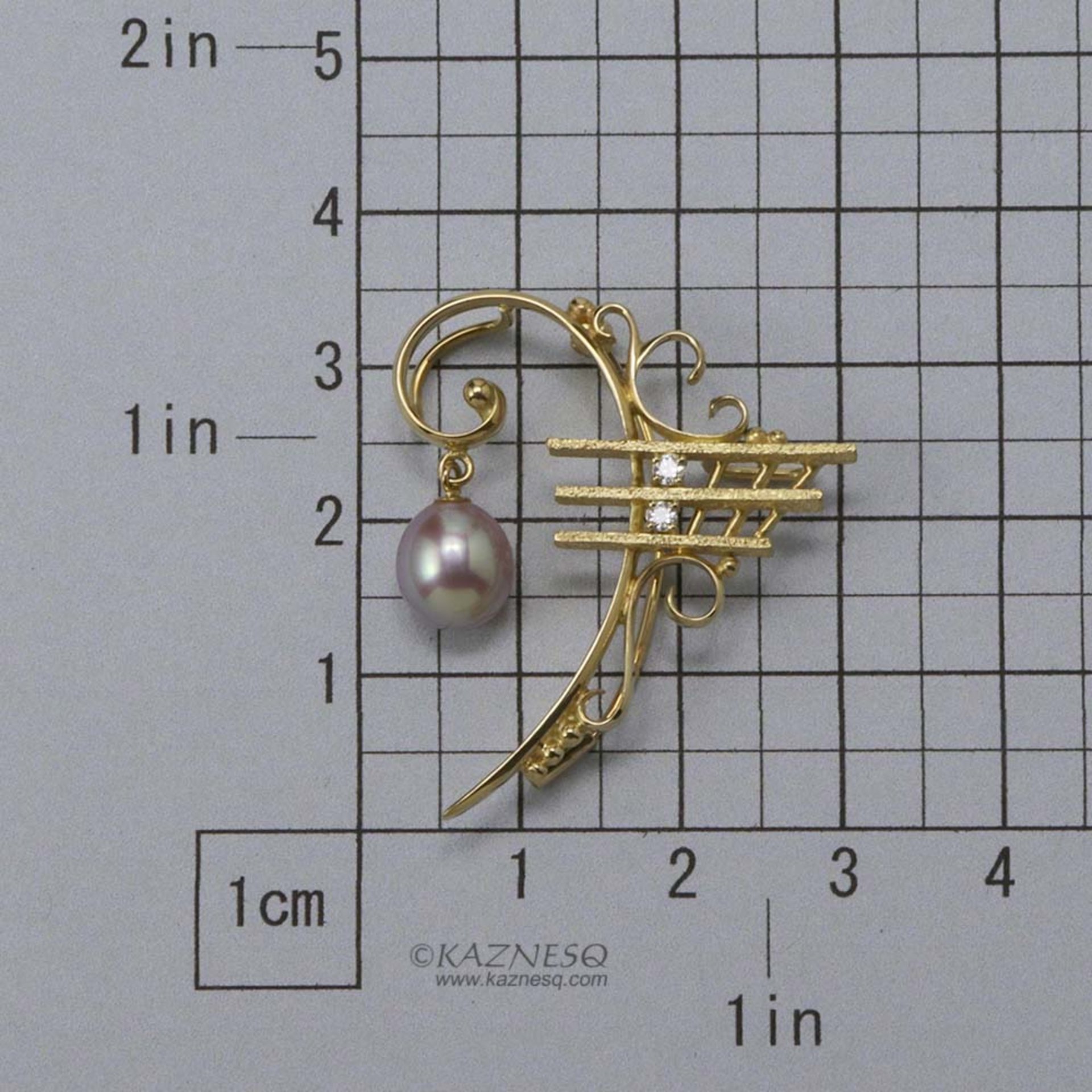F clef motif diamond and freshwater pearl 18K gold brooch