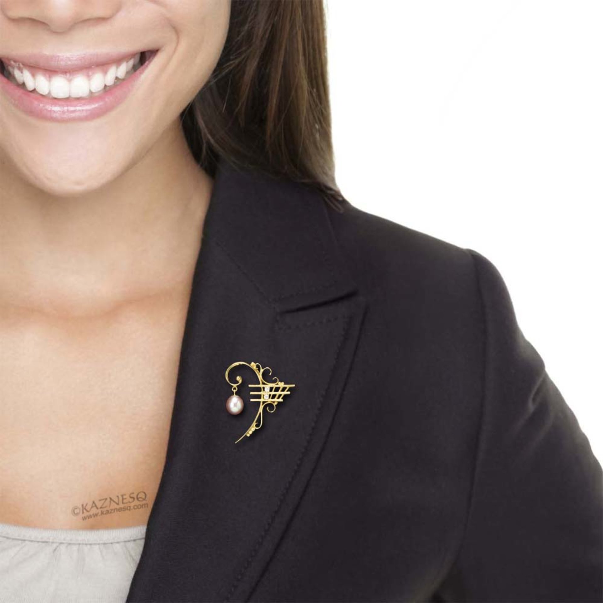 F clef motif diamond and freshwater pearl 18K gold brooch