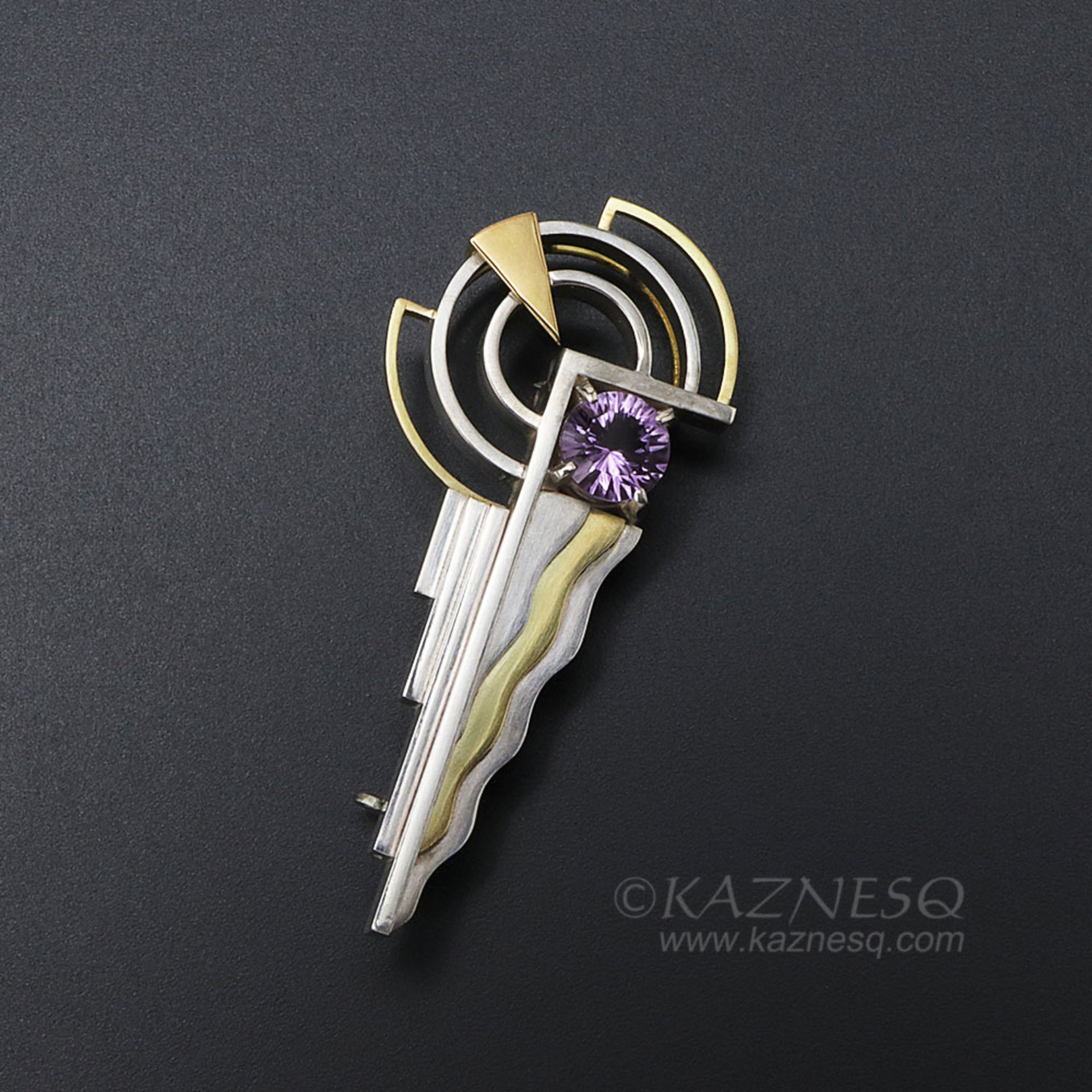 Art Deco style 18K gold and silver combi brooch with a amethyst