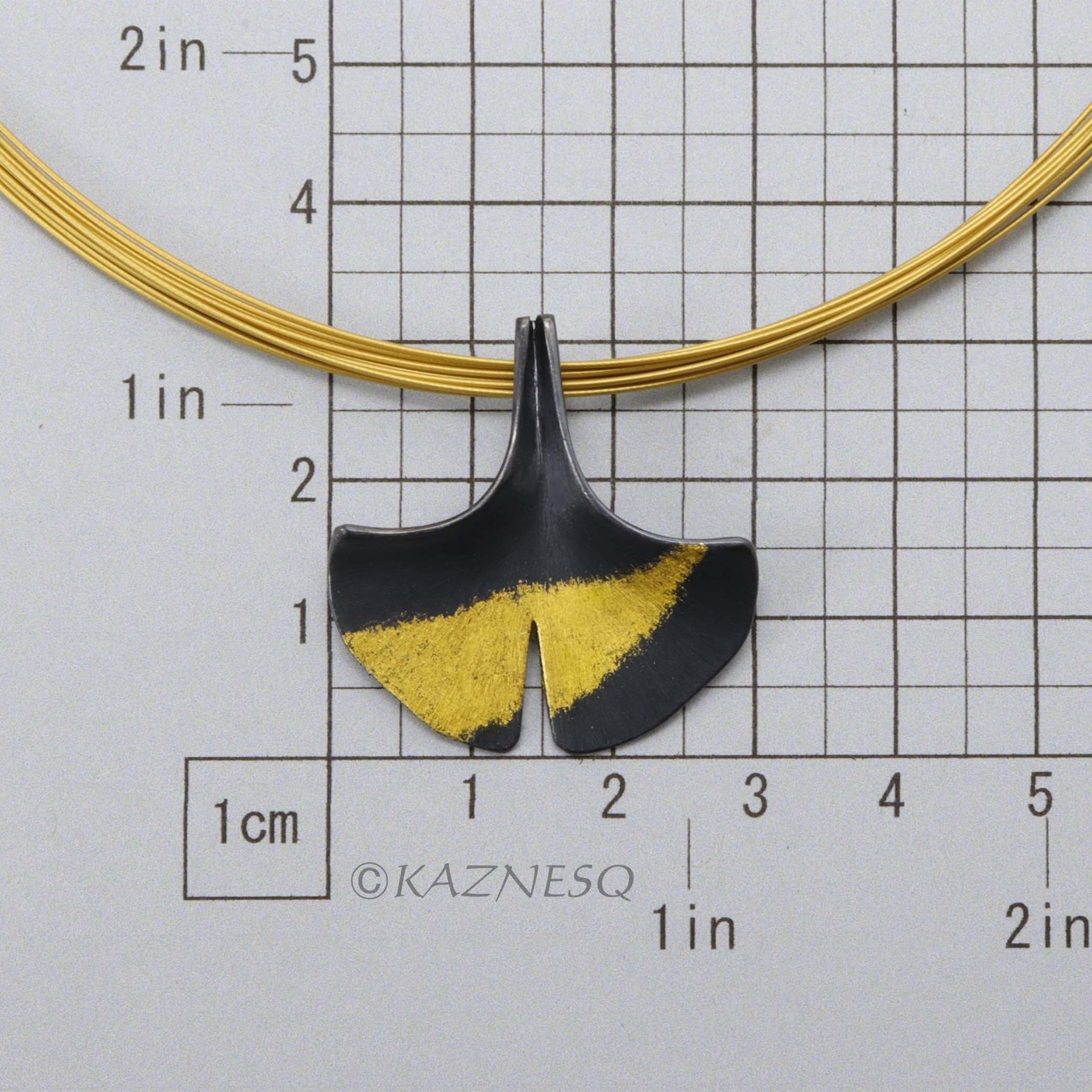 (C) KAZNESQ: Ginkgo leaf silver pendant with fine gold