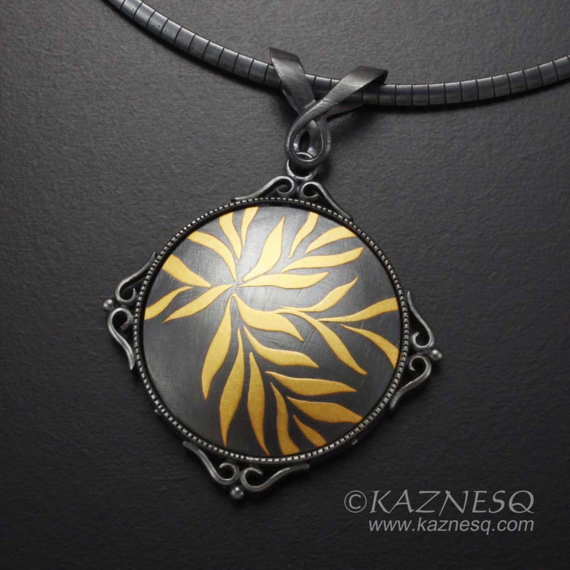 (C) KAZNESQ: Thriving leaves round Keum Boo pendant