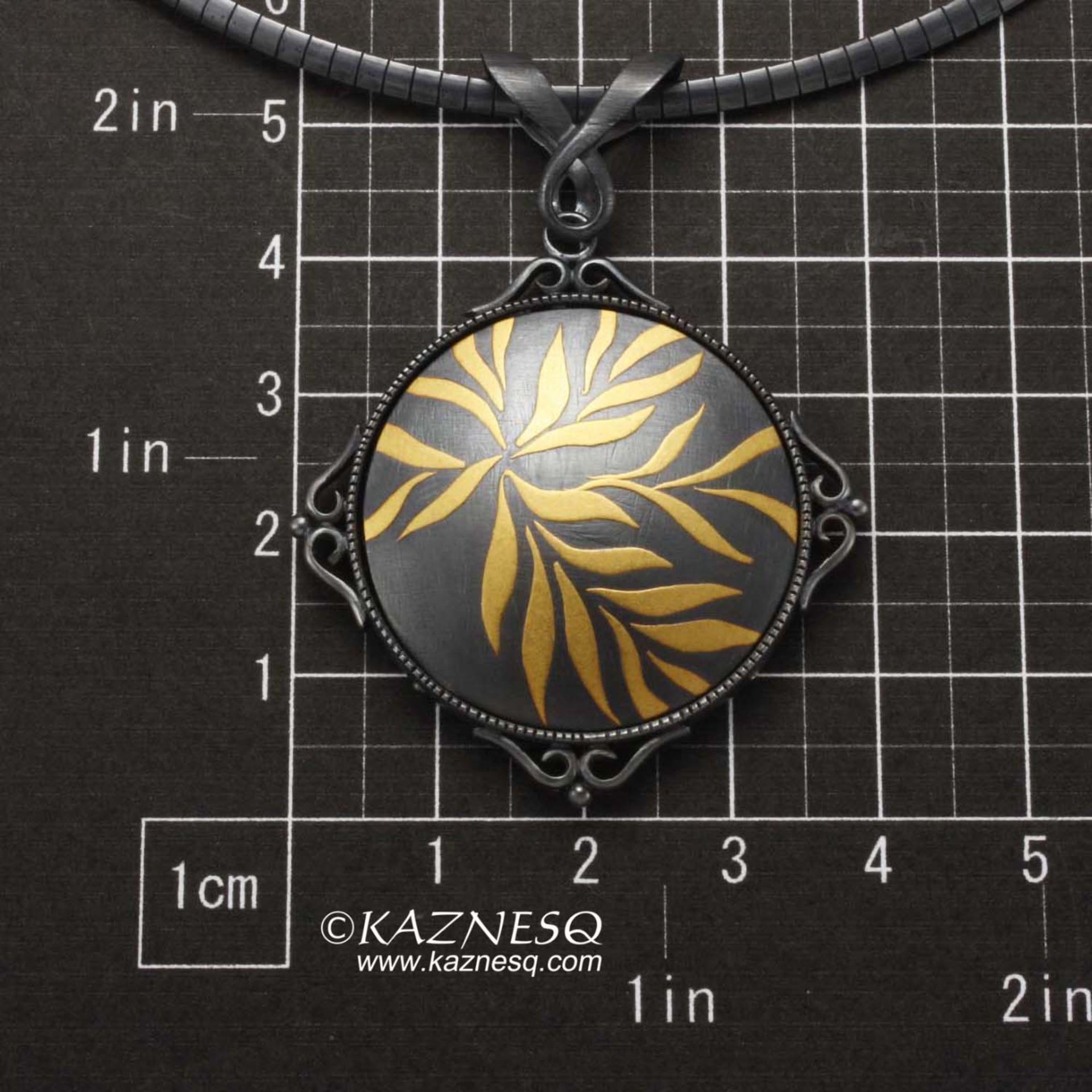 (C) KAZNESQ: Thriving leaves round Keum Boo pendant