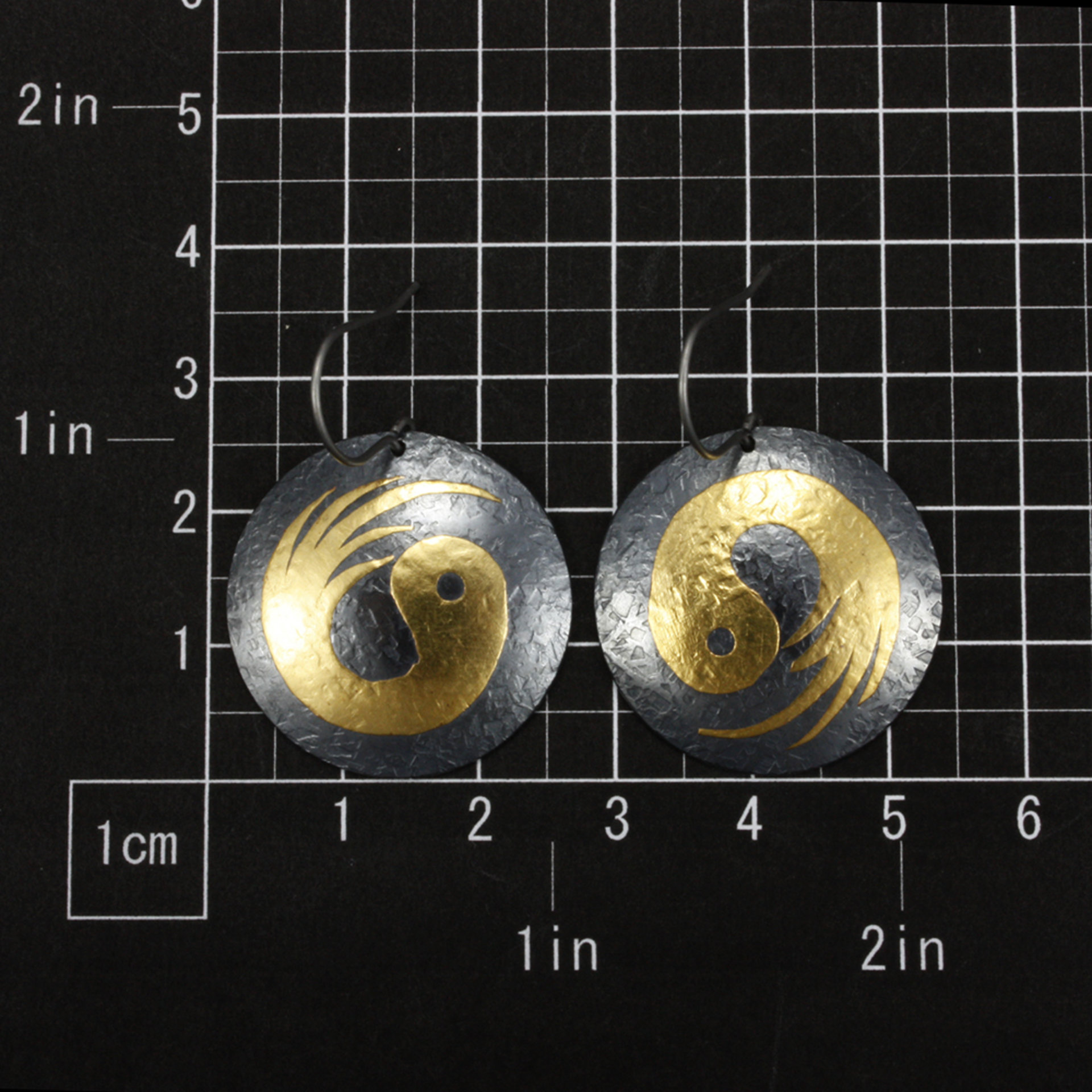 Keum Boo oxidized silver round earrings, Yin-Yang motif