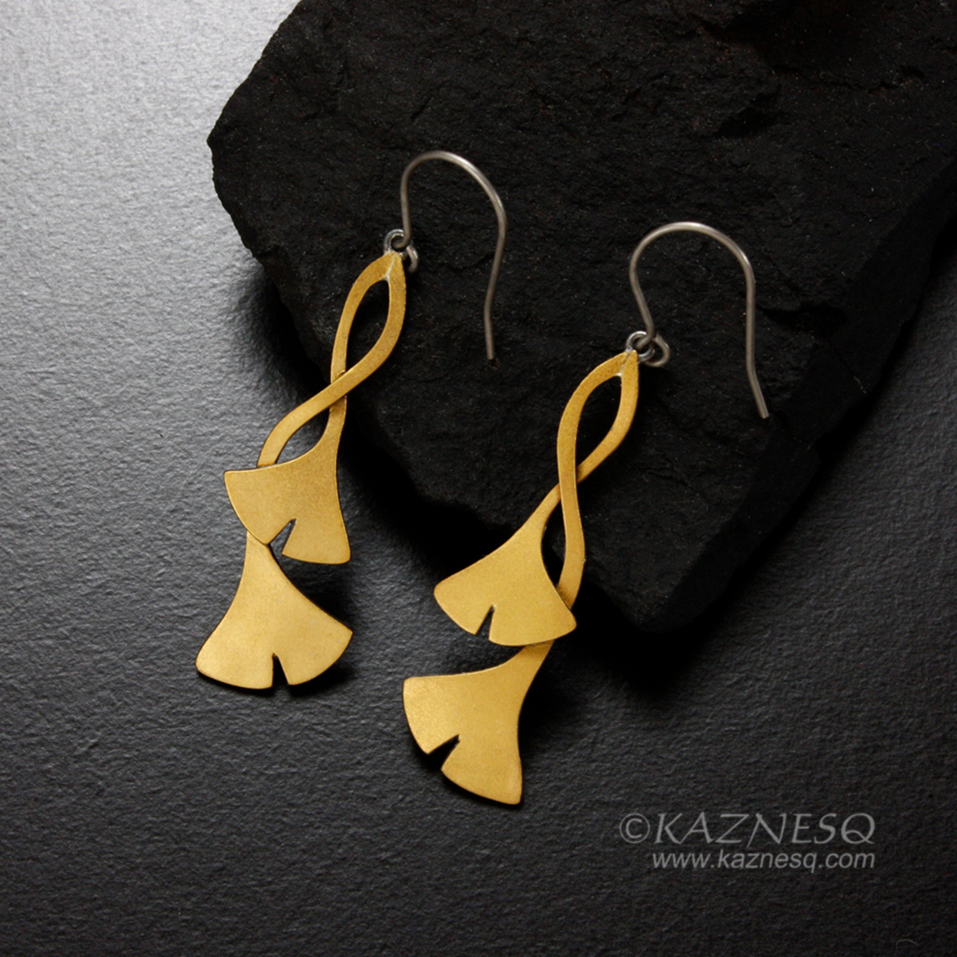 Intertwined ginkgo leaves made of oxidized sterling silver and fine gold foil