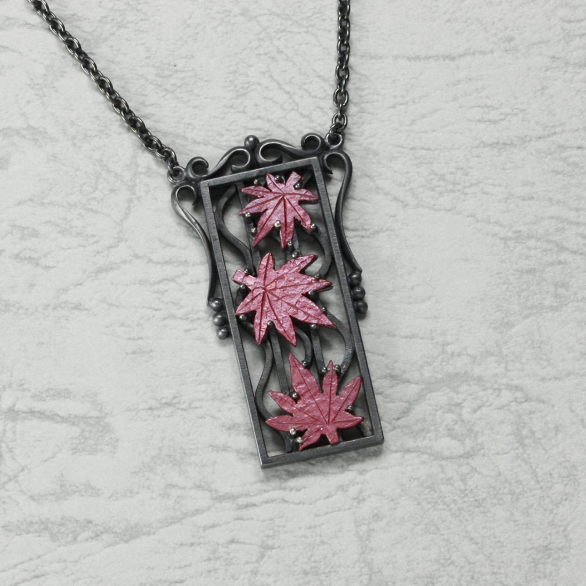 3 red autumn leaf pendant necklace of Hido and oxidized silver
