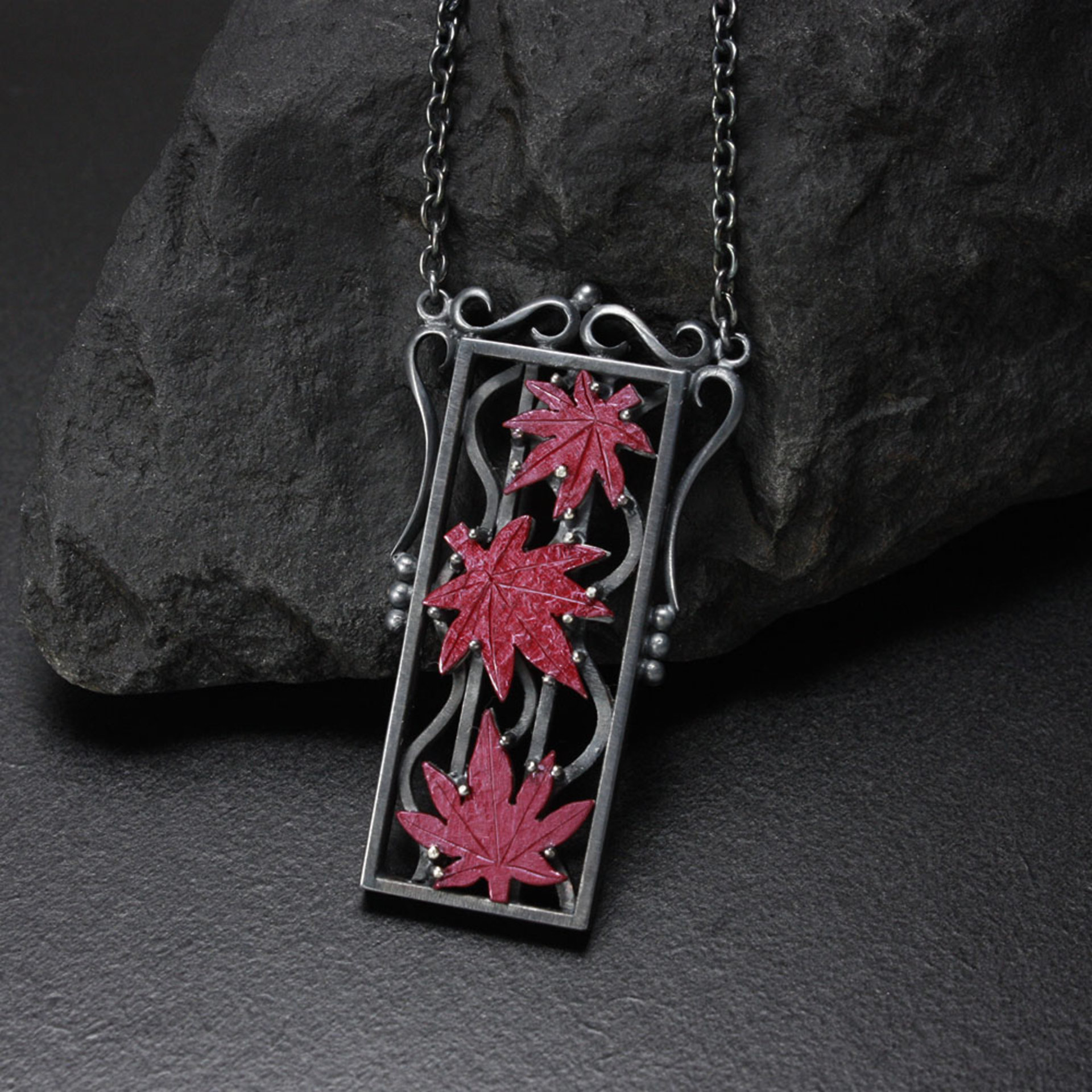 3 red autumn leaf pendant necklace of Hido and oxidized silver