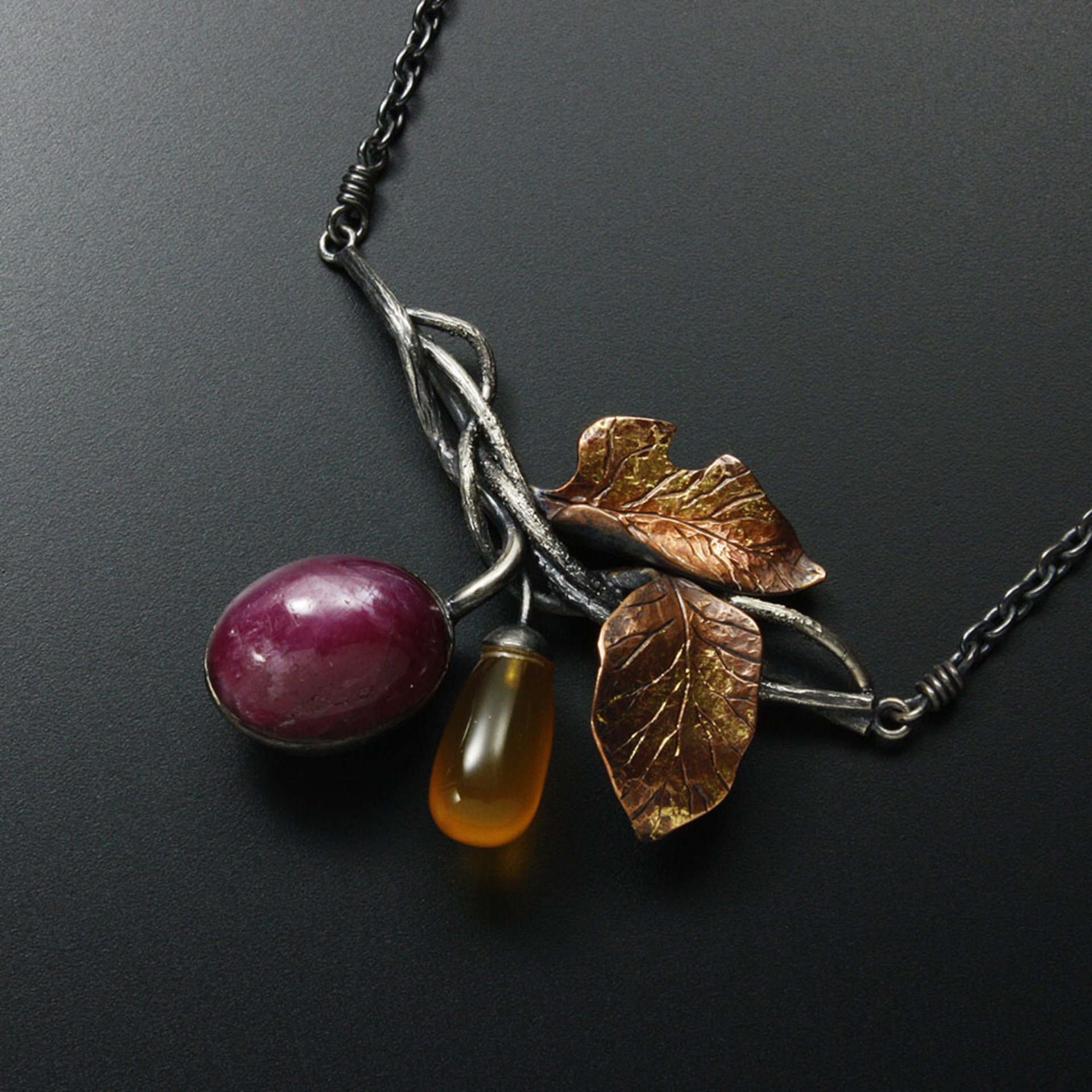 Star ruby cab pendant necklace of Akebi