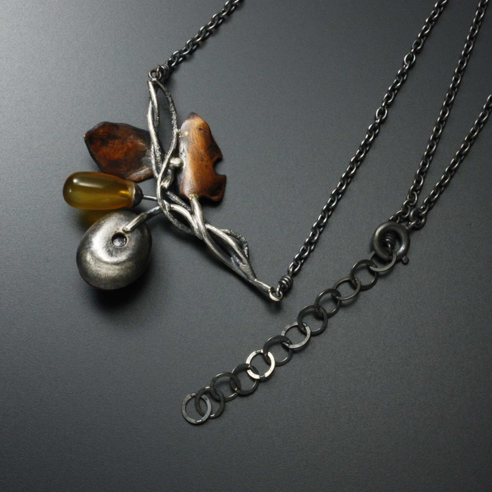 Star ruby cab pendant necklace of Akebi