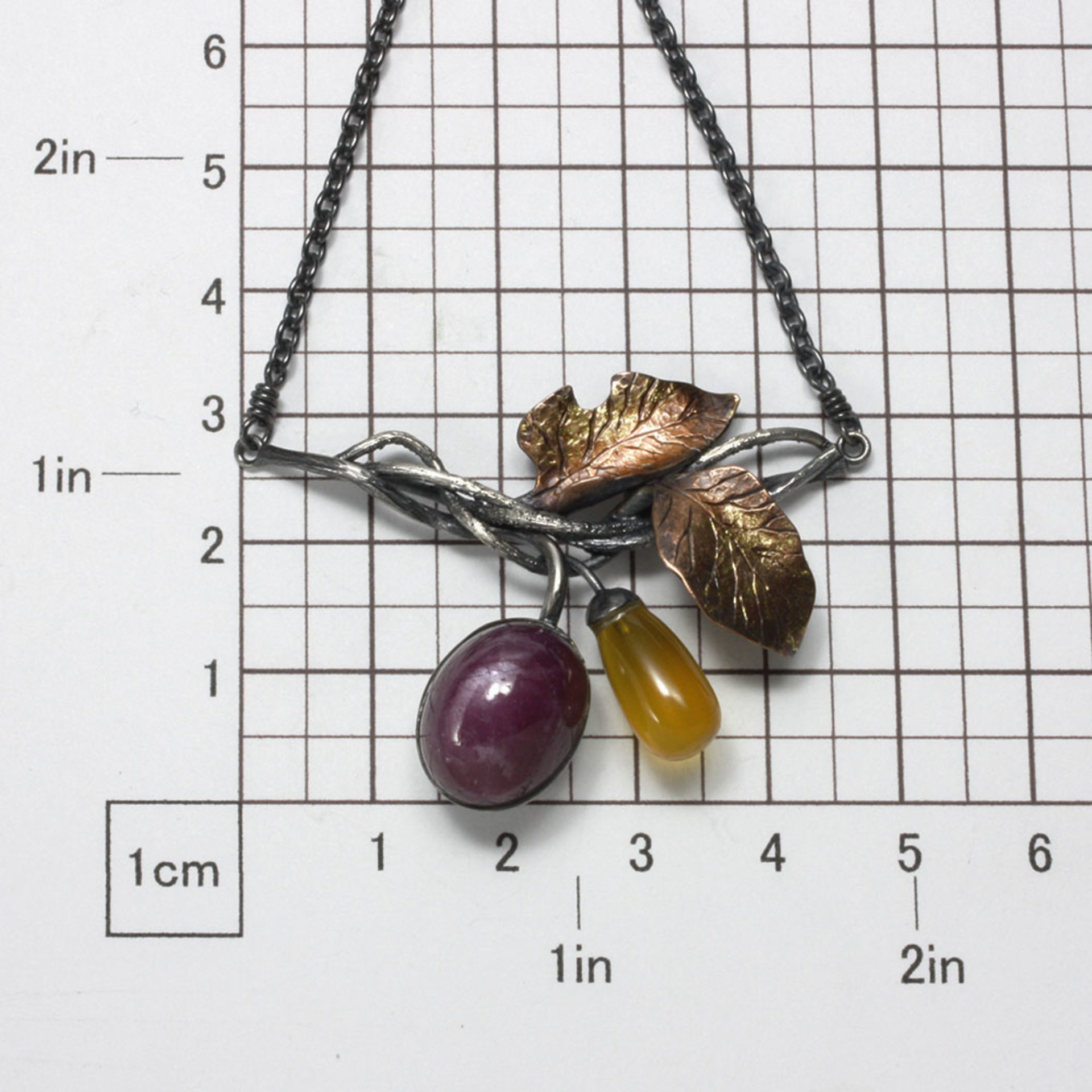 Star ruby cab pendant necklace of Akebi