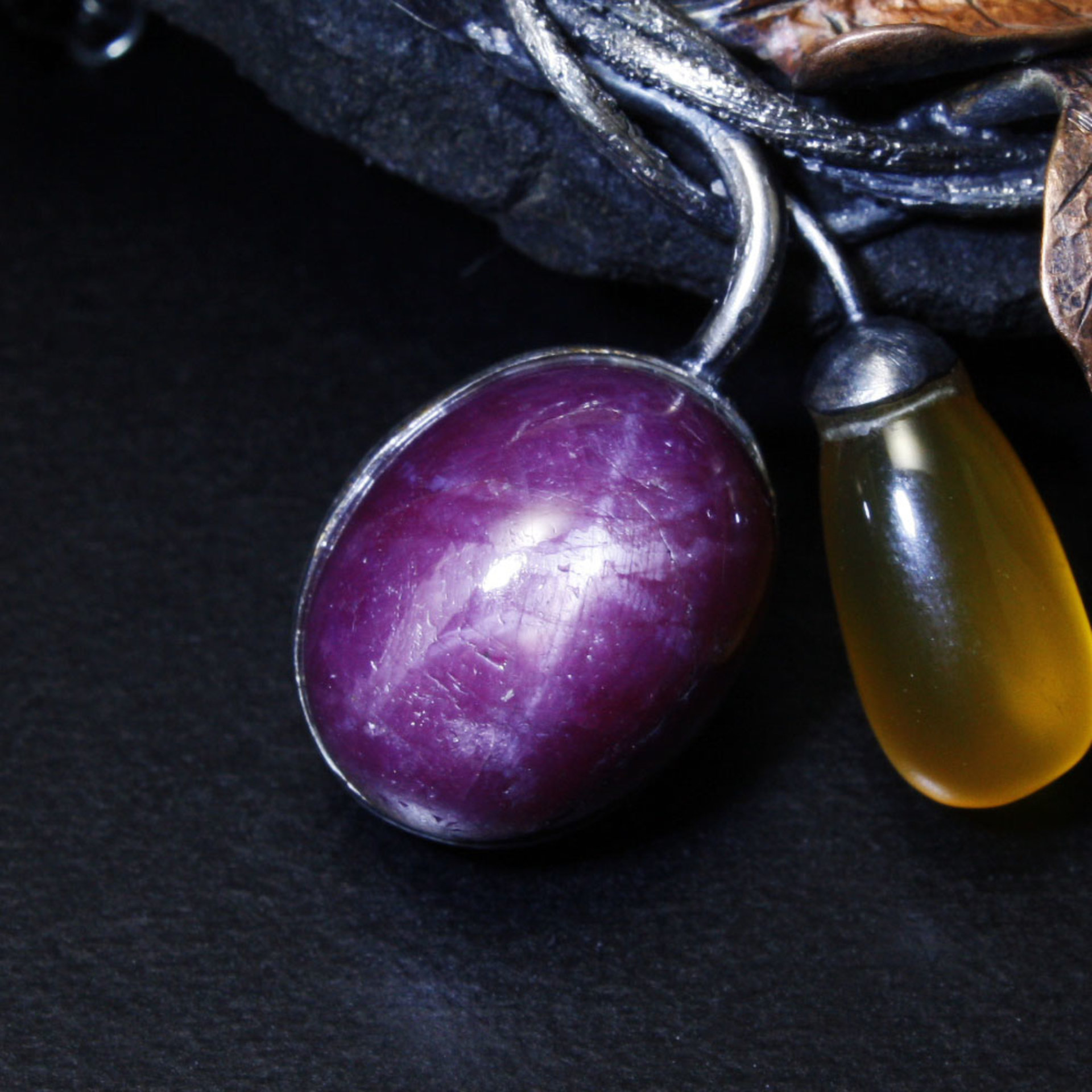 Star ruby cab pendant necklace of Akebi