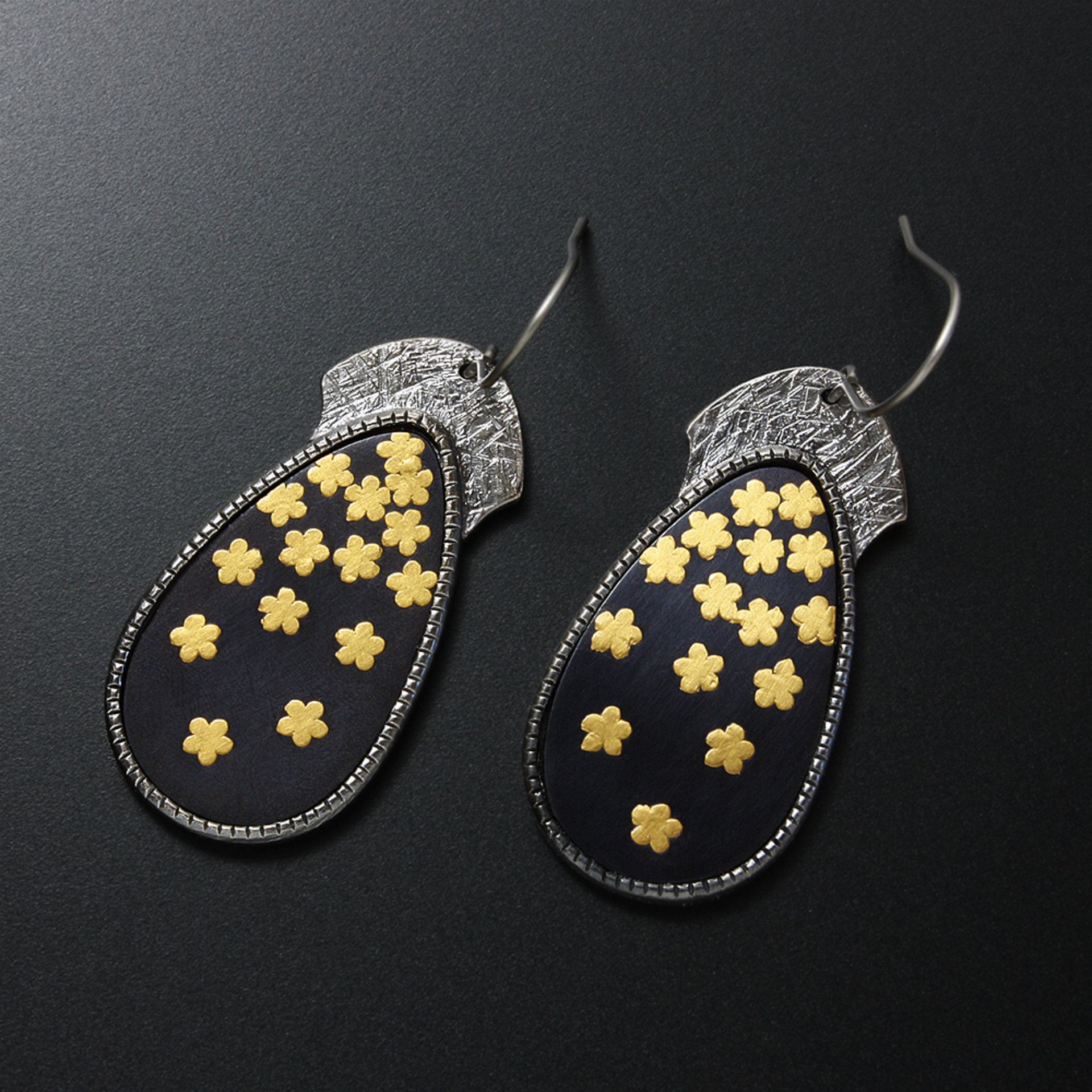 Shakudo iroage oxidized silver earrings of falling blossoms, Keum Boo earrings