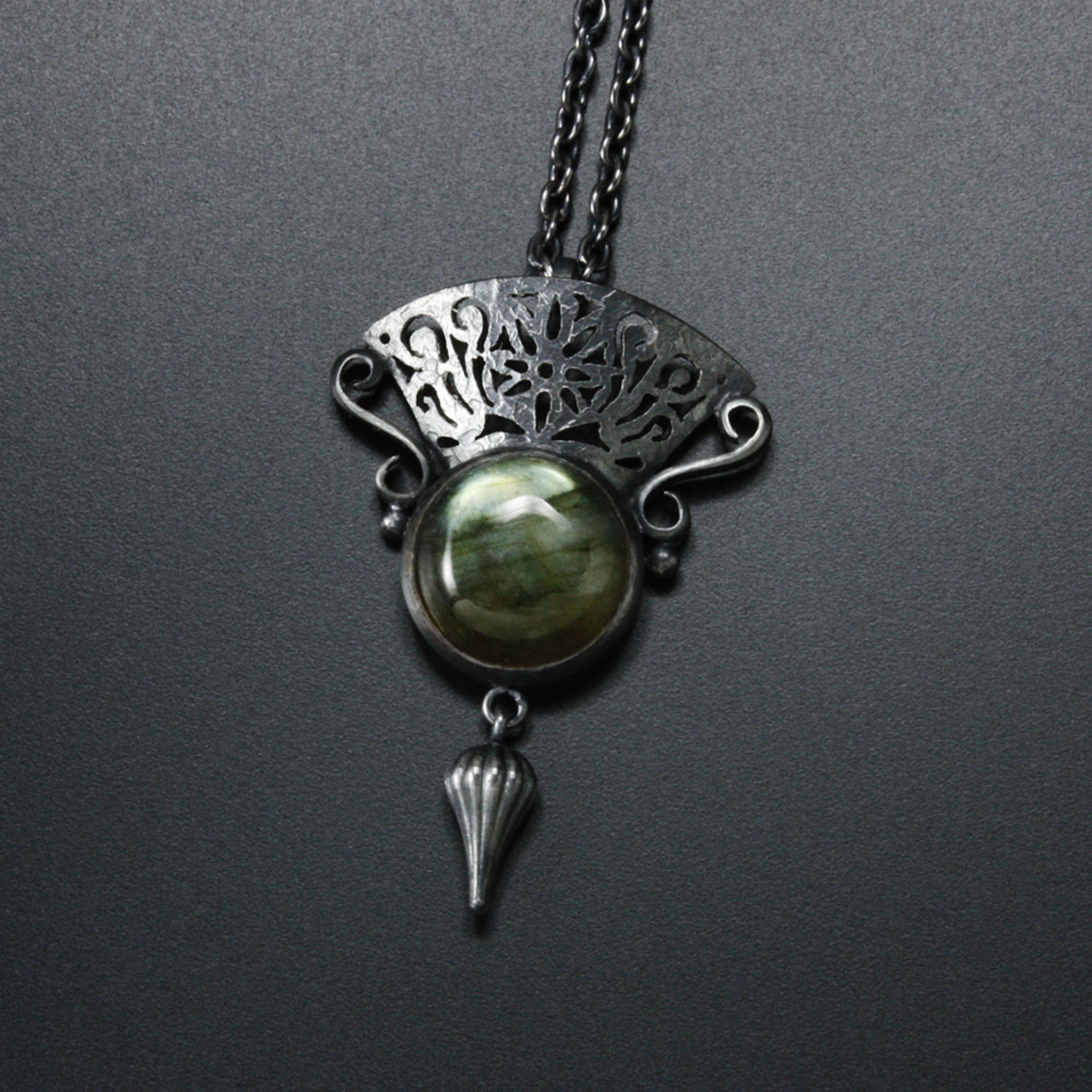 Green labradorite goth pendant necklace