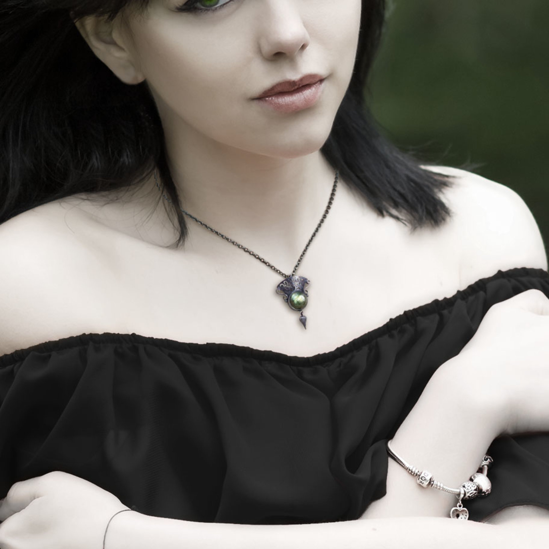 Green labradorite goth pendant necklace