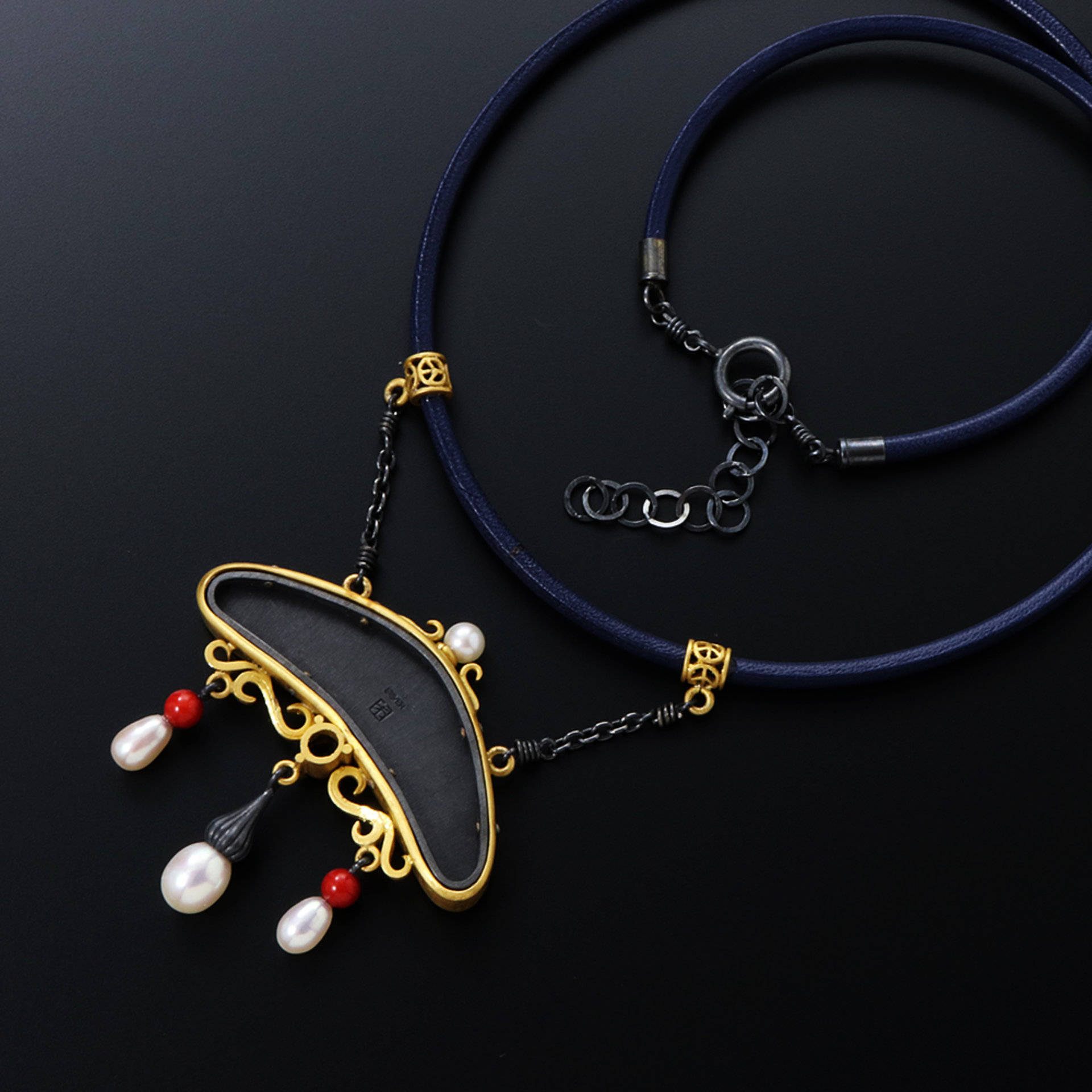 Art Nouveau Keum Boo waterlily pads and sapphire necklace.