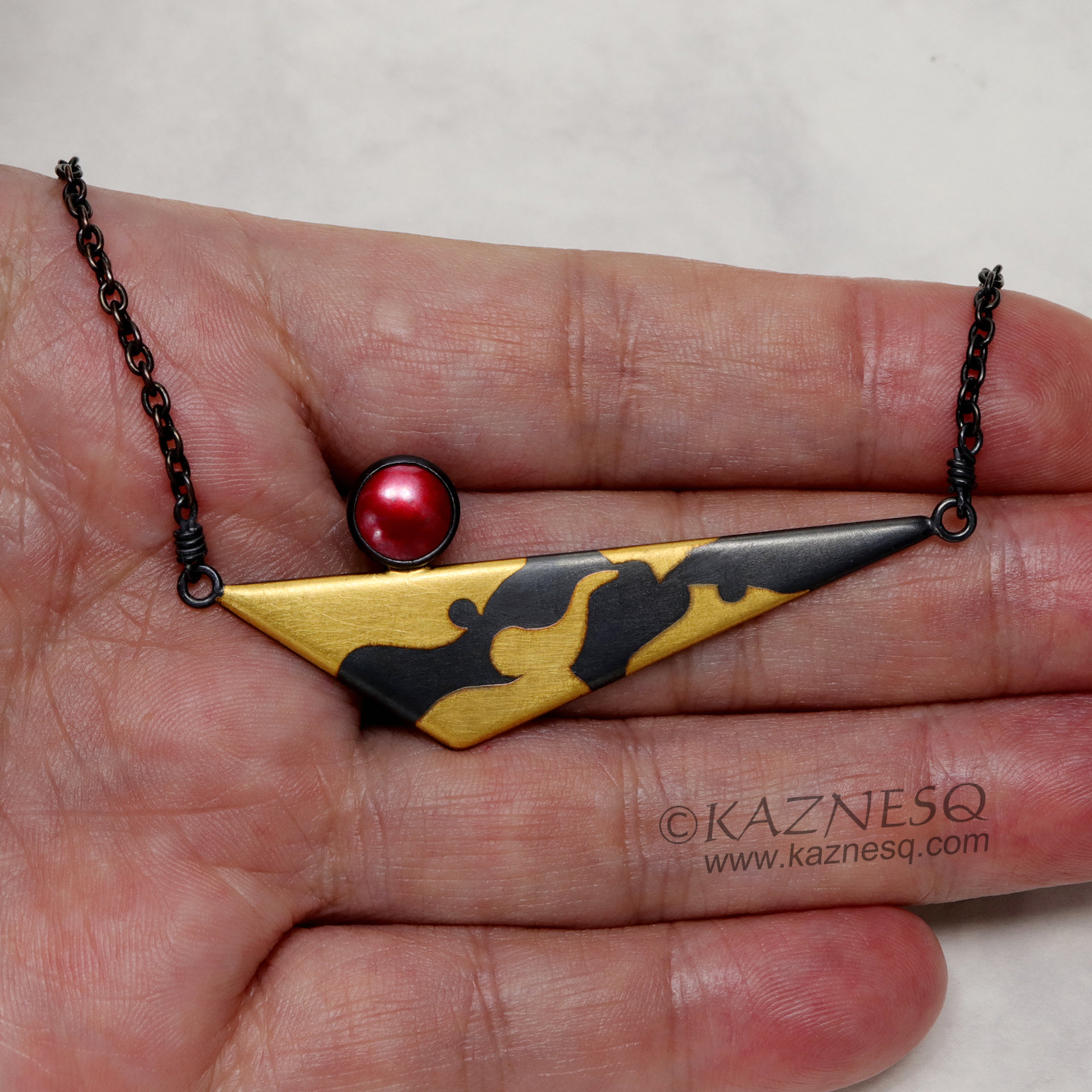 (C) KAZNESQ: Triangle Keum Boo oxidized silver necklace with hido