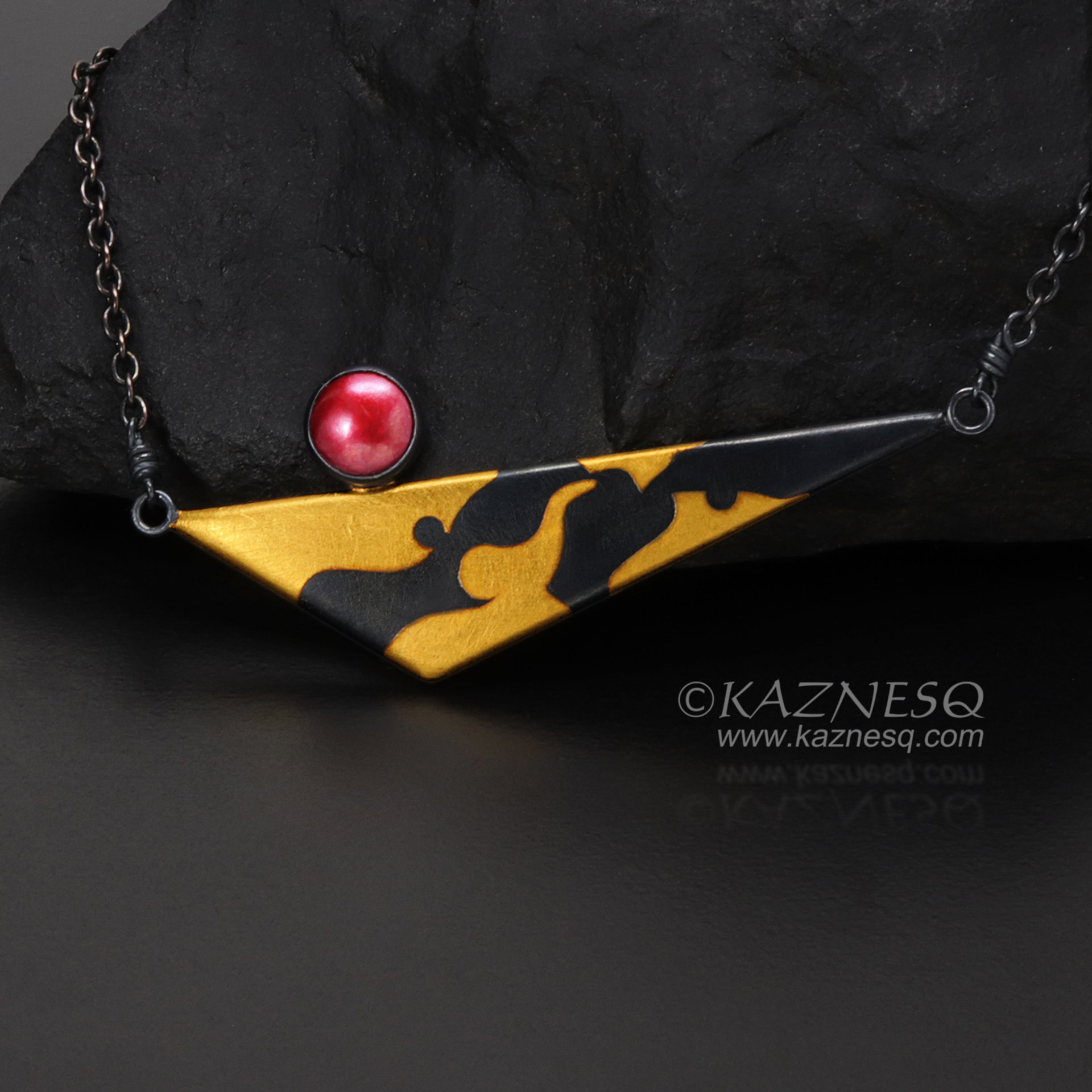 (C) KAZNESQ: Triangle Keum Boo oxidized silver necklace with hido