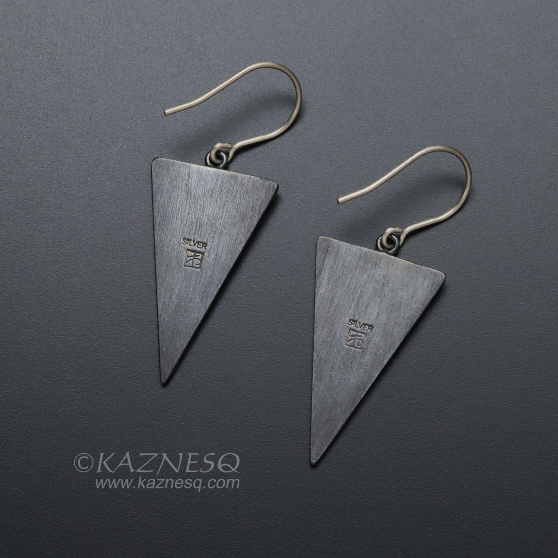 (C) KAZNESQ: Triangle abstract Keum boo oxidized silver earrings
