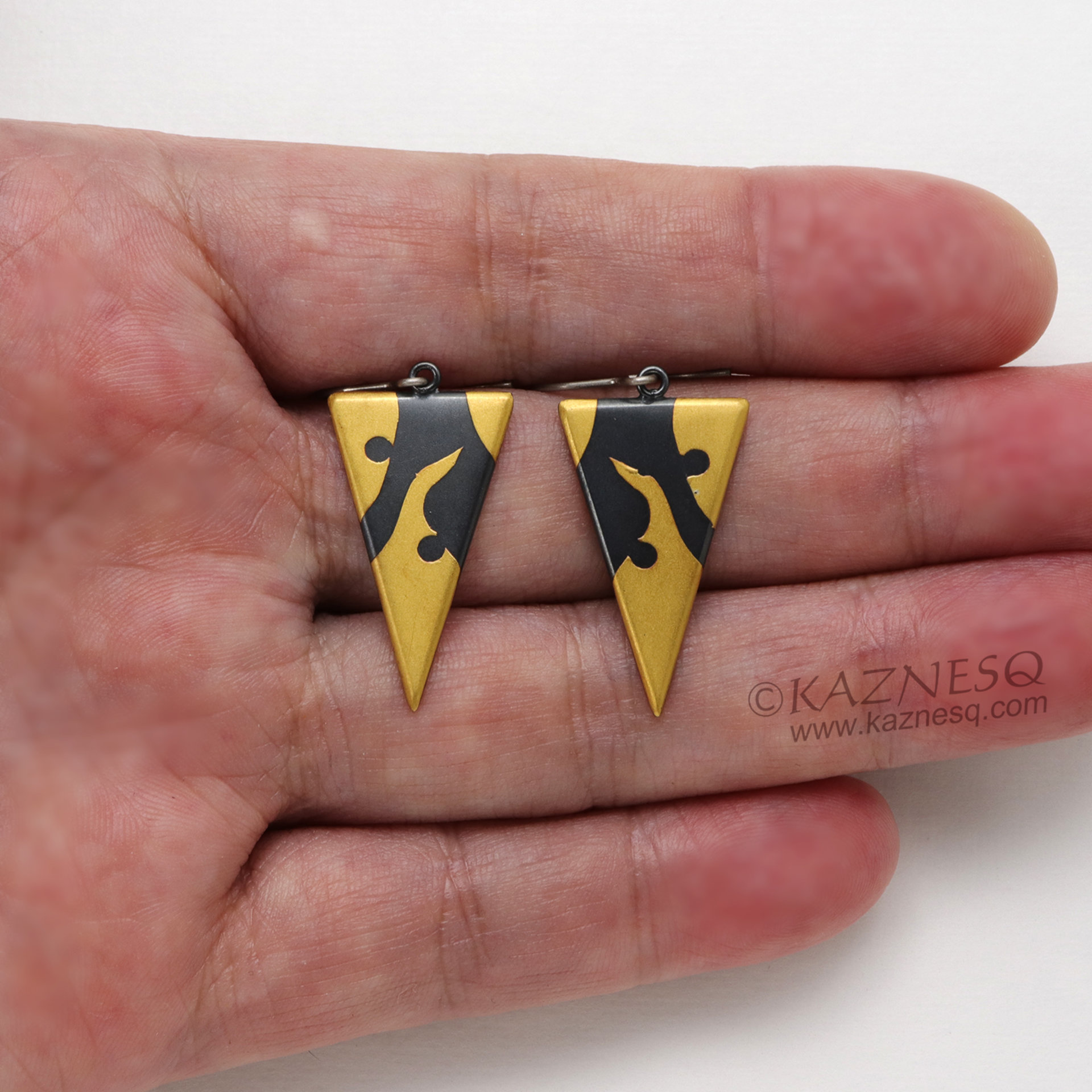 (C) KAZNESQ: Triangle abstract Keum boo oxidized silver earrings
