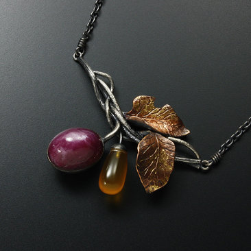 Star ruby cab pendant necklace of Akebi